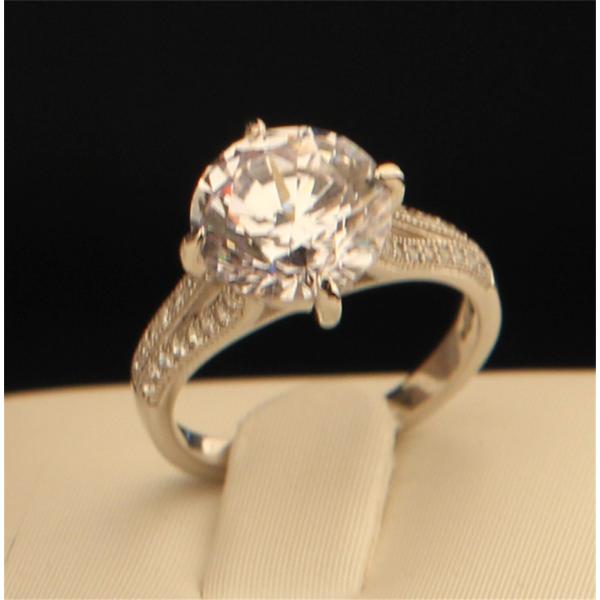BOUTON  3 STONE DRESS RING (M) BR072M