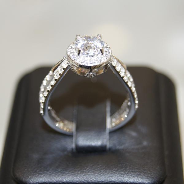 艾爾蒂純銀鍍銠戒指
(白色晶鑽)