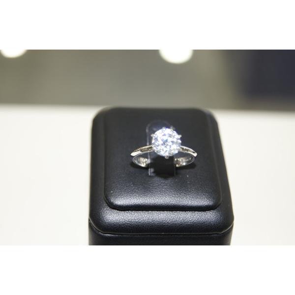 艾爾蒂純銀鍍銠戒指
(白色晶鑽)